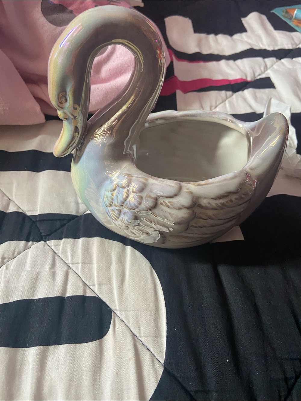 Mango Iridescent White Swan Ceramic Planter